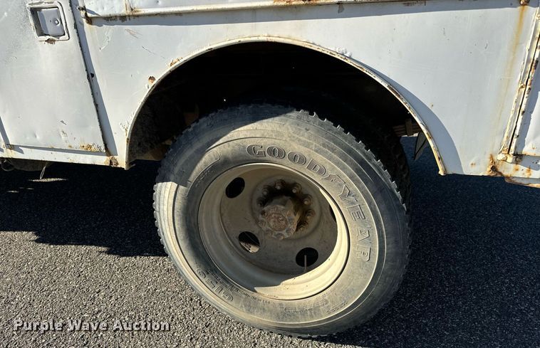 image for item LW9787 1980 International 1854 utility / service truck