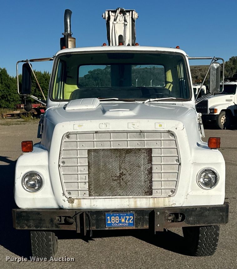 image for item LW9788 1977 Ford 7000 crane truck