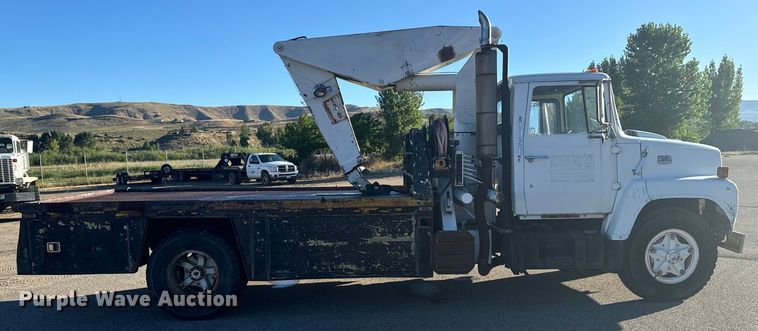 image for item LW9788 1977 Ford 7000 crane truck