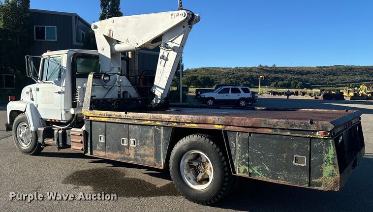 image for item LW9788 1977 Ford 7000 crane truck