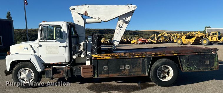 image for item LW9788 1977 Ford 7000 crane truck