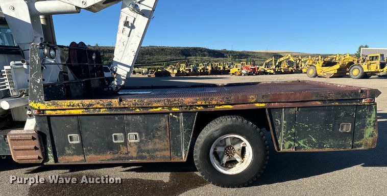 image for item LW9788 1977 Ford 7000 crane truck