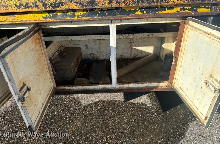 image for item LW9788 1977 Ford 7000 crane truck