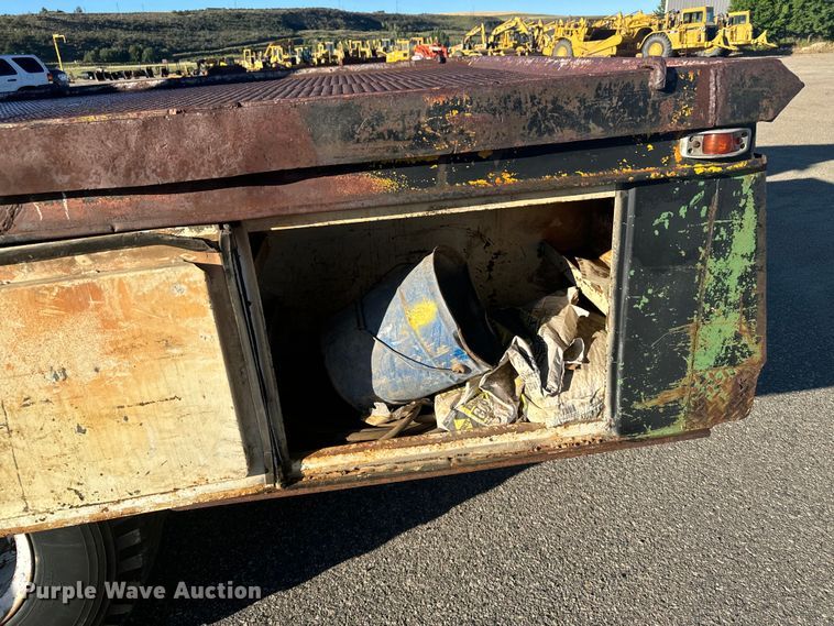 image for item LW9788 1977 Ford 7000 crane truck