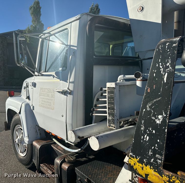 image for item LW9788 1977 Ford 7000 crane truck