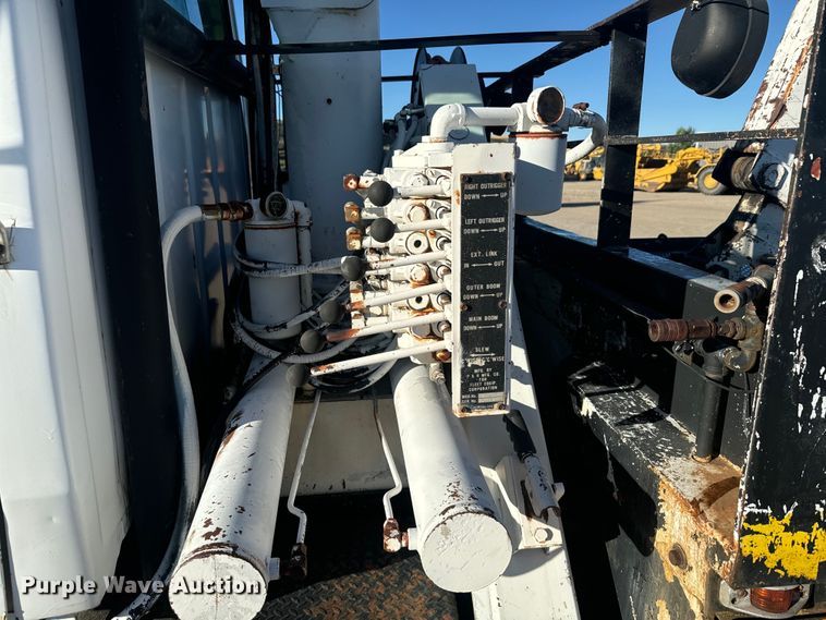 image for item LW9788 1977 Ford 7000 crane truck