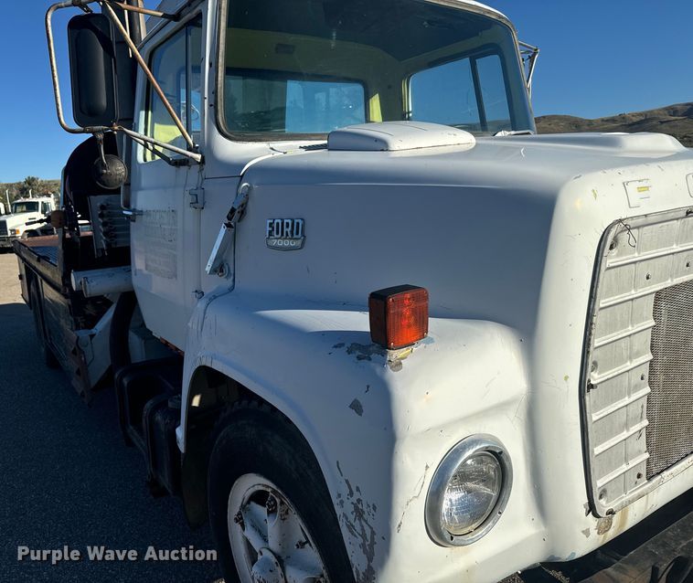 image for item LW9788 1977 Ford 7000 crane truck