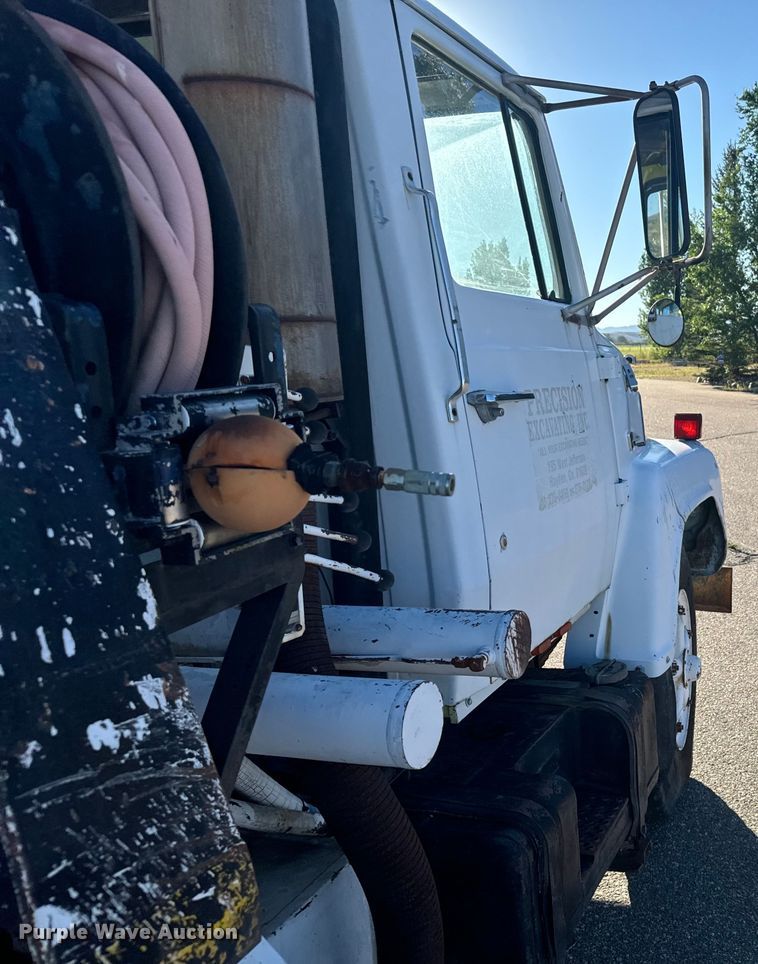 image for item LW9788 1977 Ford 7000 crane truck