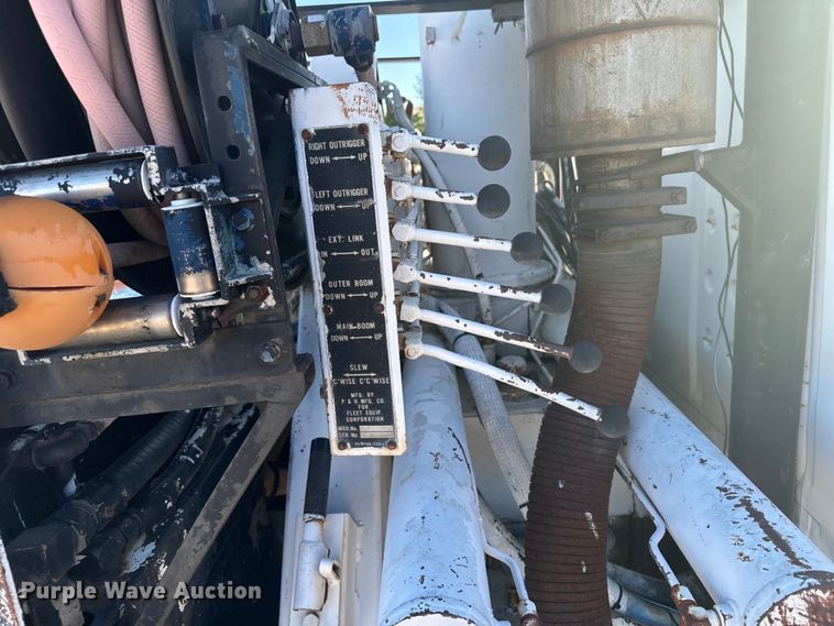 image for item LW9788 1977 Ford 7000 crane truck