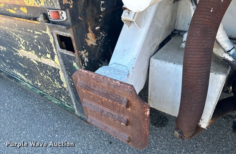 image for item LW9788 1977 Ford 7000 crane truck