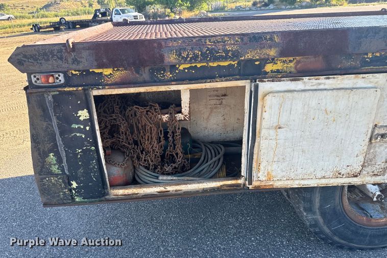 image for item LW9788 1977 Ford 7000 crane truck