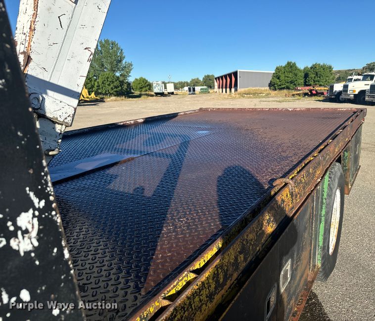 image for item LW9788 1977 Ford 7000 crane truck