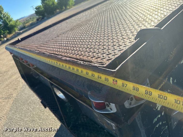 image for item LW9788 1977 Ford 7000 crane truck