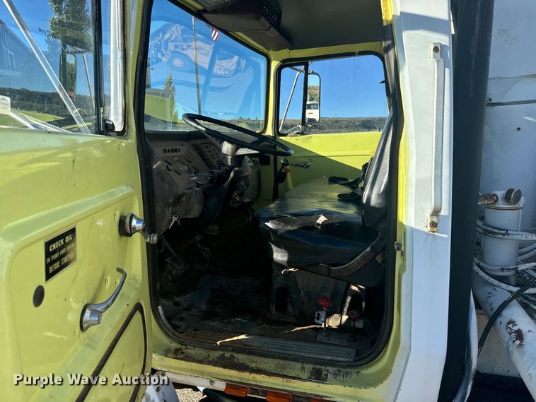 image for item LW9788 1977 Ford 7000 crane truck