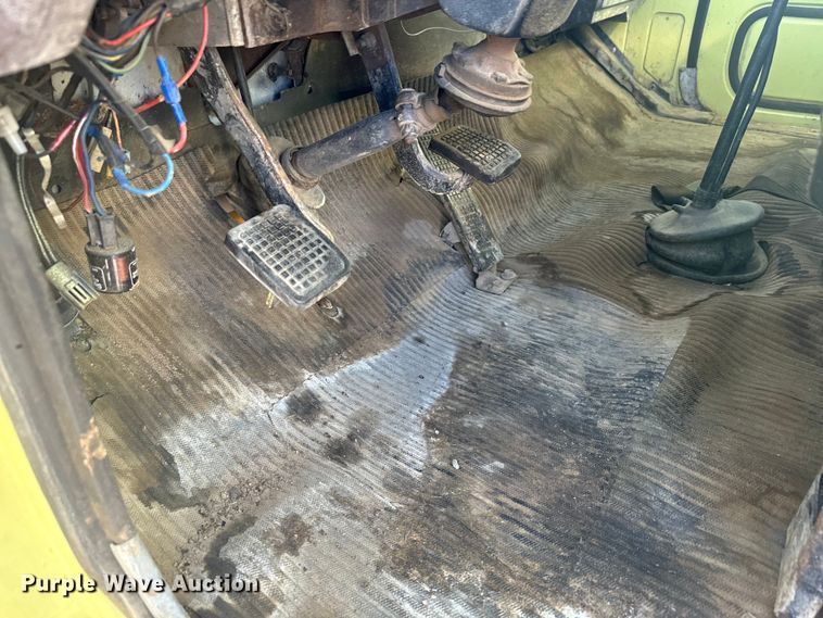 image for item LW9788 1977 Ford 7000 crane truck