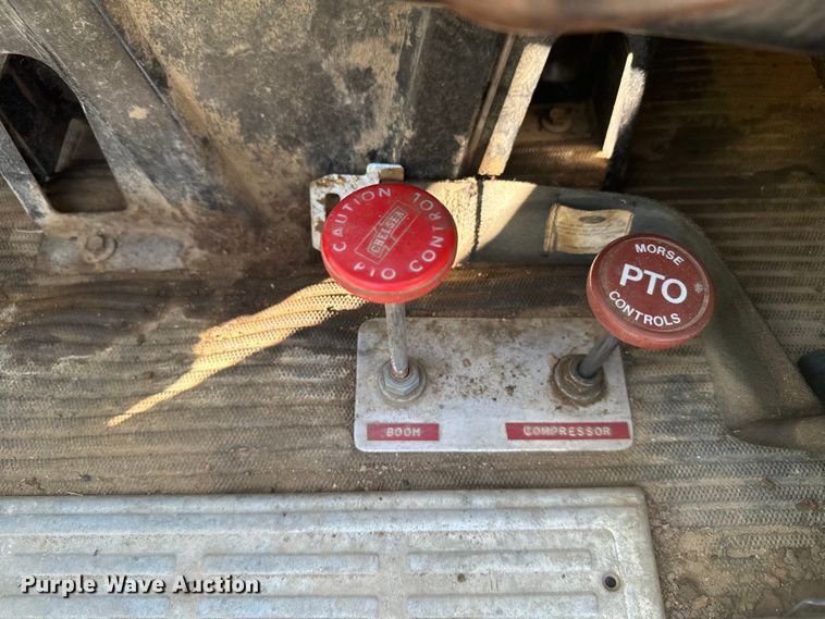 image for item LW9788 1977 Ford 7000 crane truck