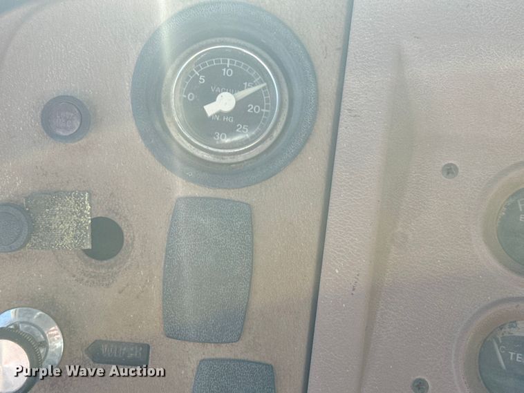 image for item LW9788 1977 Ford 7000 crane truck