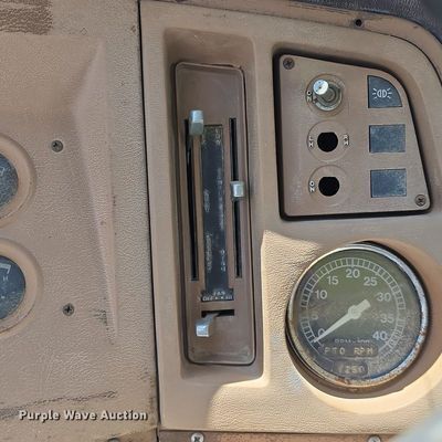 image for item LW9788 1977 Ford 7000 crane truck