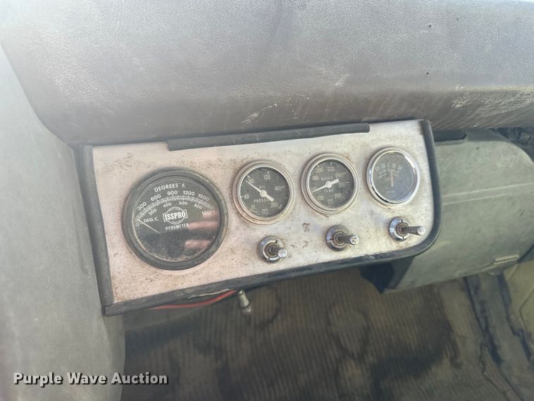 image for item LW9788 1977 Ford 7000 crane truck