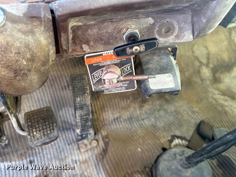 image for item LW9788 1977 Ford 7000 crane truck