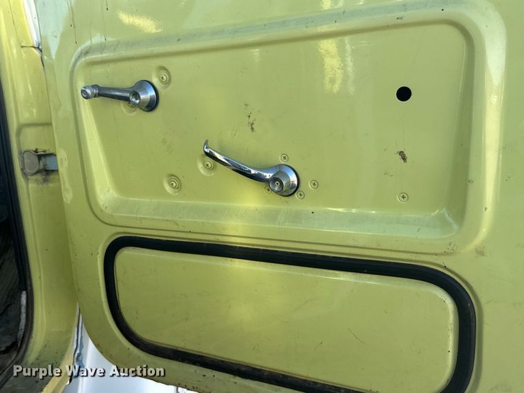 image for item LW9788 1977 Ford 7000 crane truck