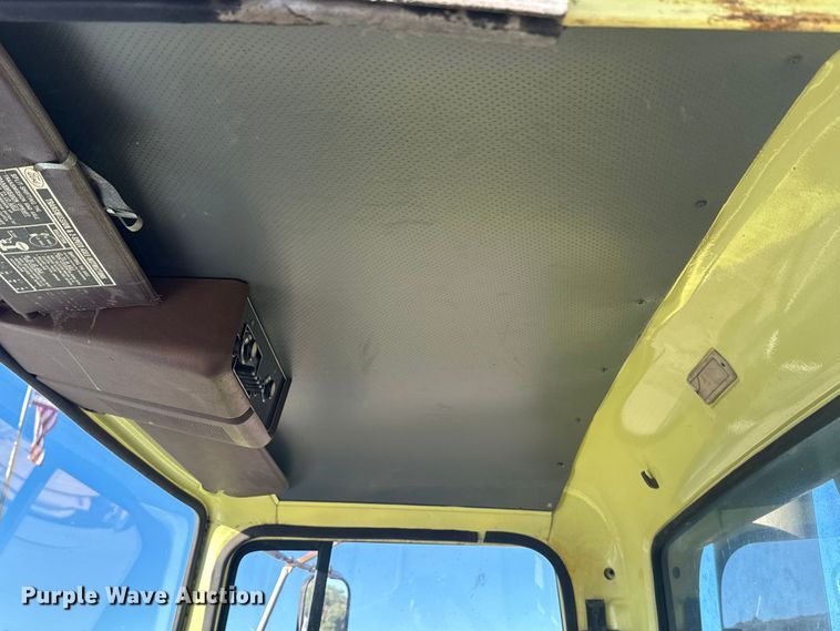 image for item LW9788 1977 Ford 7000 crane truck