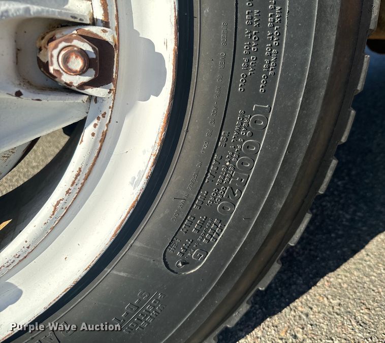 image for item LW9788 1977 Ford 7000 crane truck