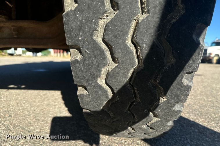 image for item LW9788 1977 Ford 7000 crane truck