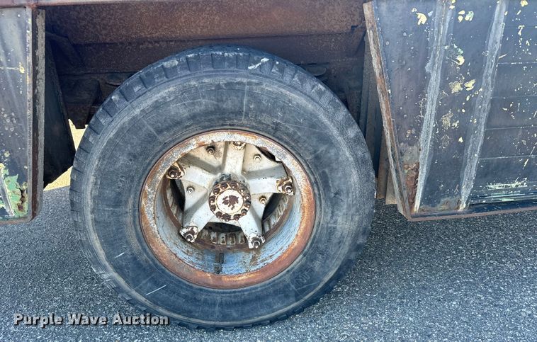 image for item LW9788 1977 Ford 7000 crane truck