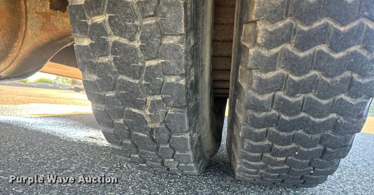 image for item LW9788 1977 Ford 7000 crane truck