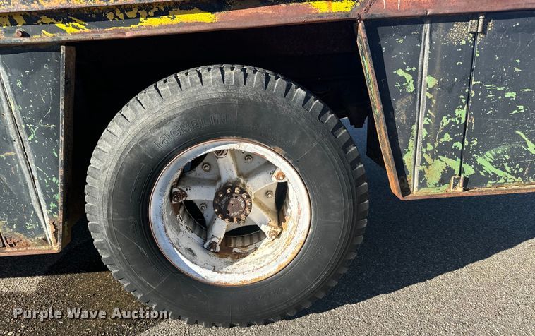 image for item LW9788 1977 Ford 7000 crane truck