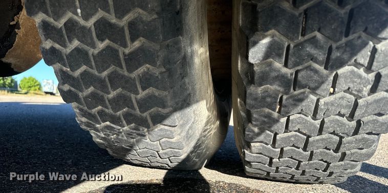 image for item LW9788 1977 Ford 7000 crane truck