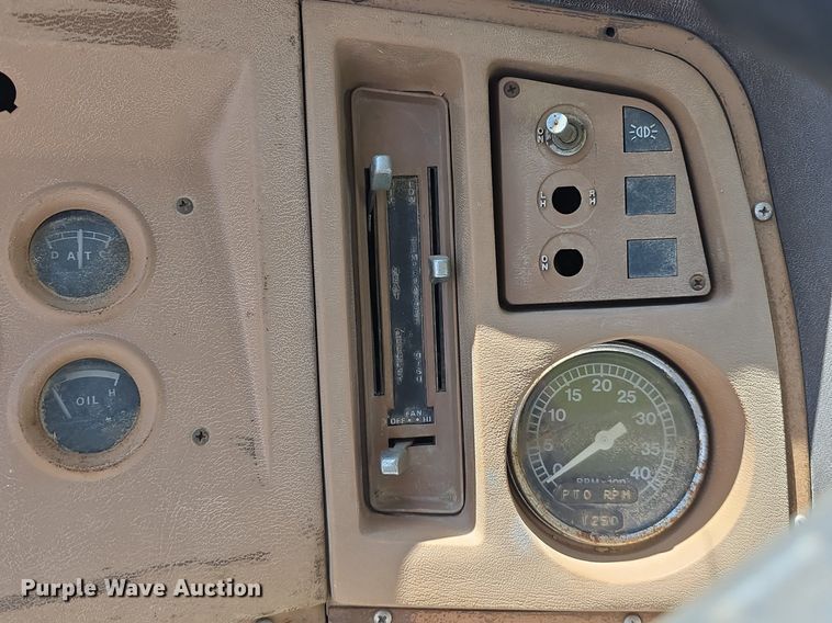 image for item LW9788 1977 Ford 7000 crane truck