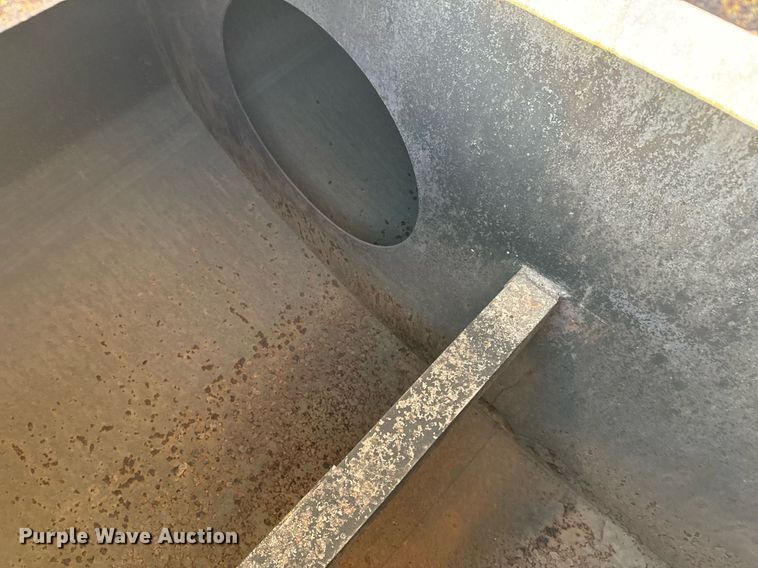 image for item LW9789 1988 Oshkosh P-2526-1 water truck