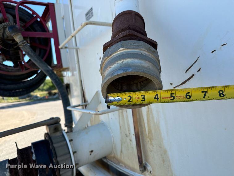 image for item LW9789 1988 Oshkosh P-2526-1 water truck