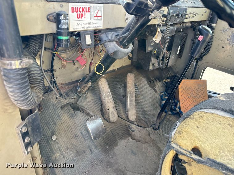 image for item LW9789 1988 Oshkosh P-2526-1 water truck