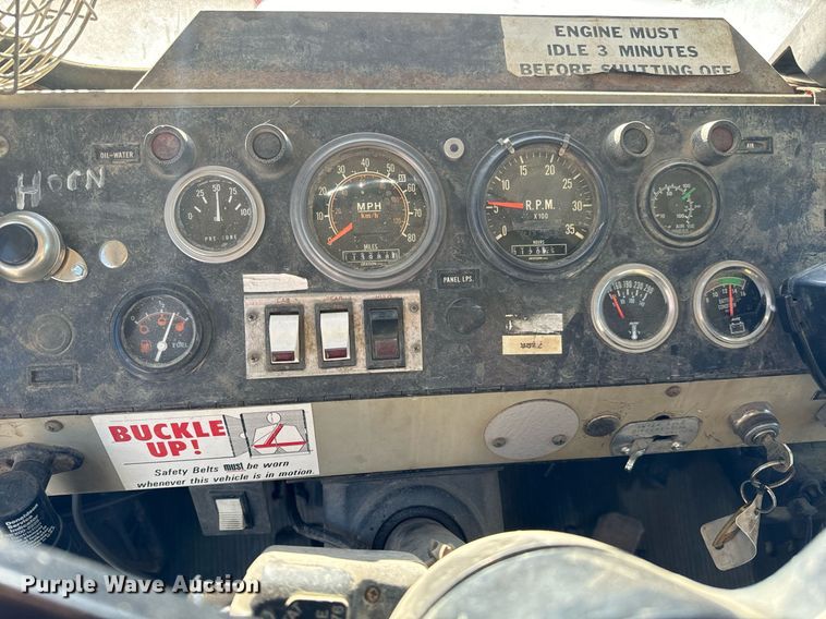 image for item LW9789 1988 Oshkosh P-2526-1 water truck