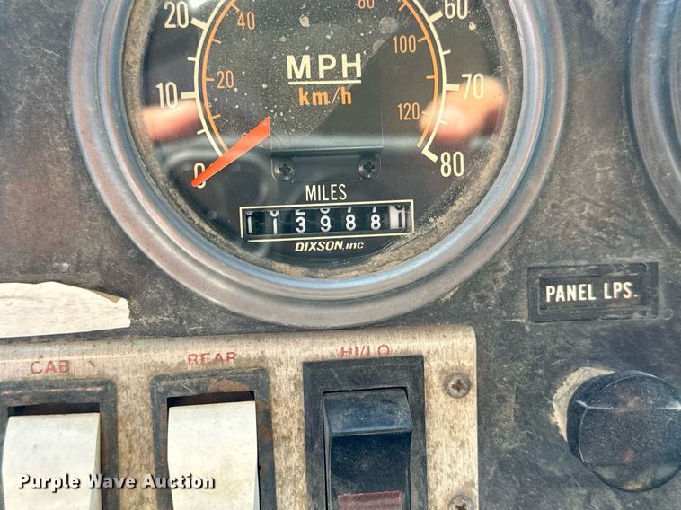 image for item LW9789 1988 Oshkosh P-2526-1 water truck