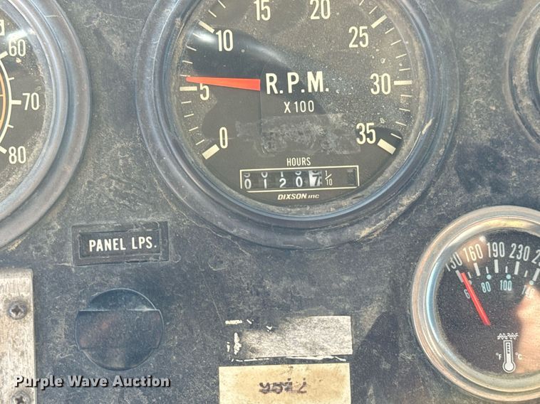 image for item LW9789 1988 Oshkosh P-2526-1 water truck