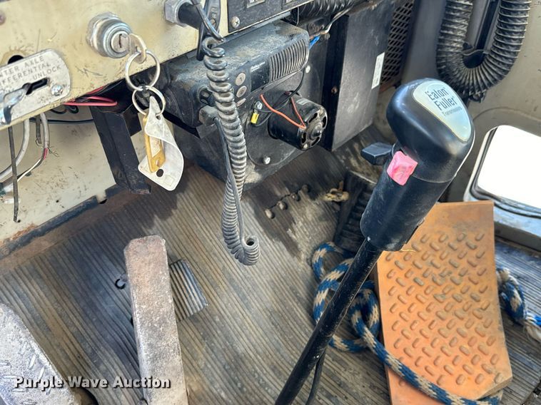 image for item LW9789 1988 Oshkosh P-2526-1 water truck