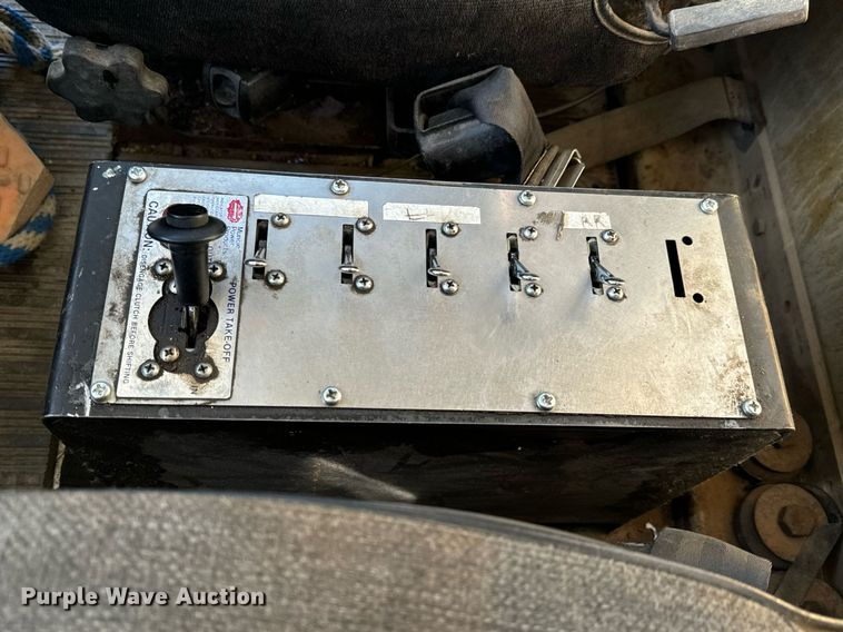 image for item LW9789 1988 Oshkosh P-2526-1 water truck