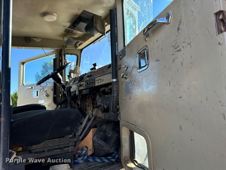 image for item LW9789 1988 Oshkosh P-2526-1 water truck