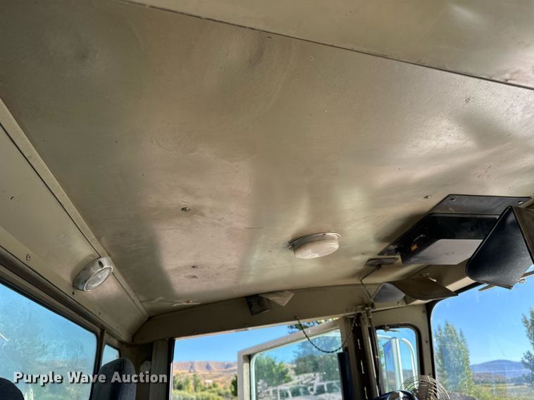 image for item LW9789 1988 Oshkosh P-2526-1 water truck