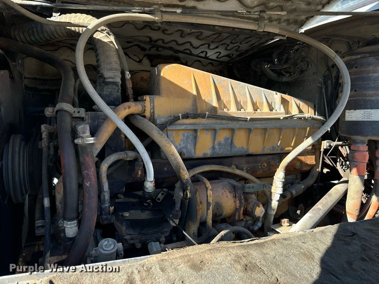 image for item LW9789 1988 Oshkosh P-2526-1 water truck