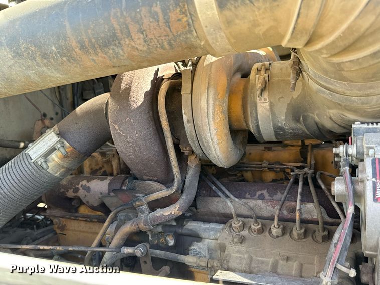 image for item LW9789 1988 Oshkosh P-2526-1 water truck