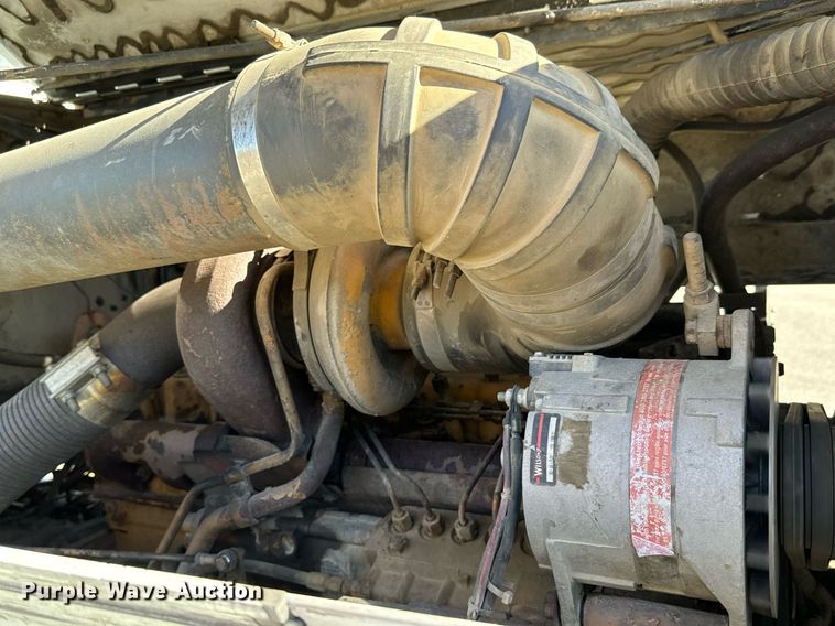 image for item LW9789 1988 Oshkosh P-2526-1 water truck