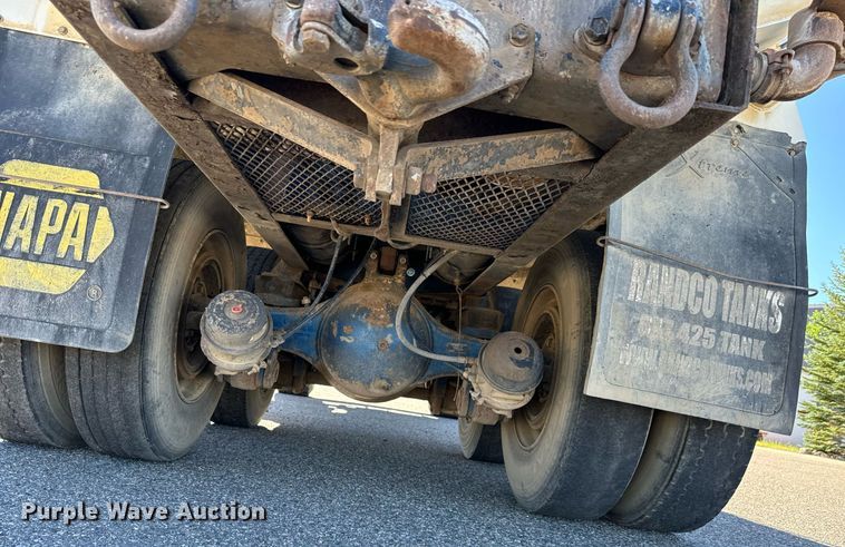 image for item LW9789 1988 Oshkosh P-2526-1 water truck