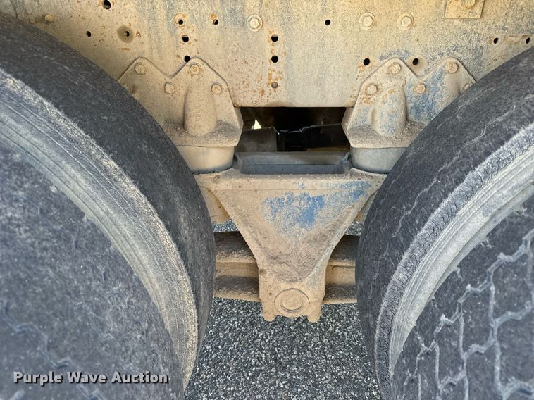 image for item LW9789 1988 Oshkosh P-2526-1 water truck