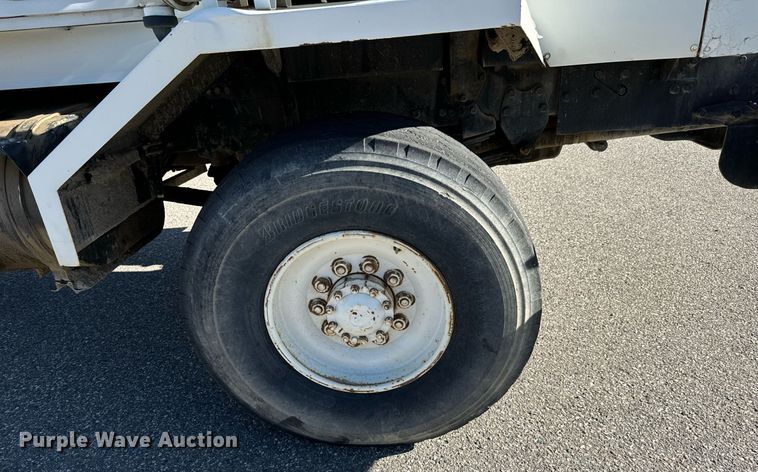 image for item LW9789 1988 Oshkosh P-2526-1 water truck