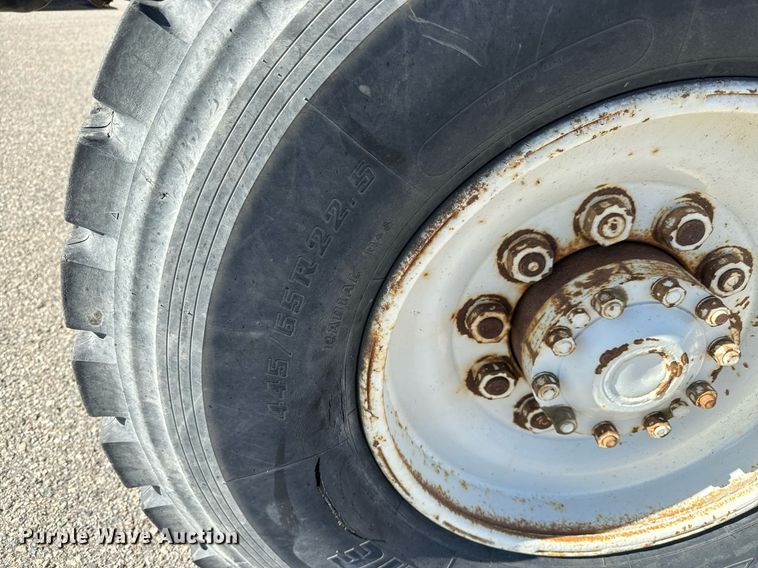 image for item LW9789 1988 Oshkosh P-2526-1 water truck